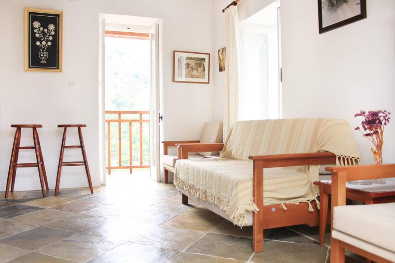 Η Πλατεία ξενώνας Καλοπαναγιώτης Δωμάτιο φωτογραφία