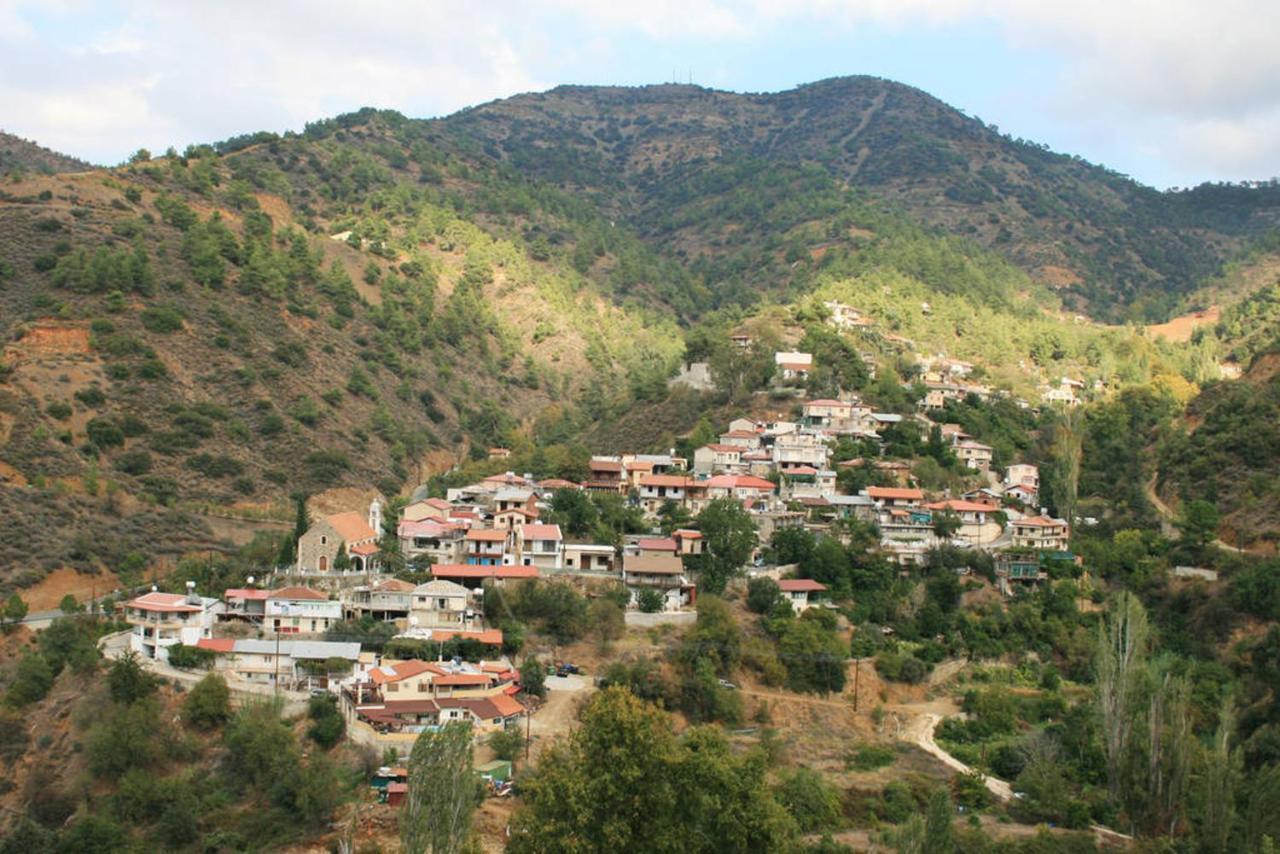 Η Πλατεία ξενώνας Καλοπαναγιώτης Δωμάτιο φωτογραφία